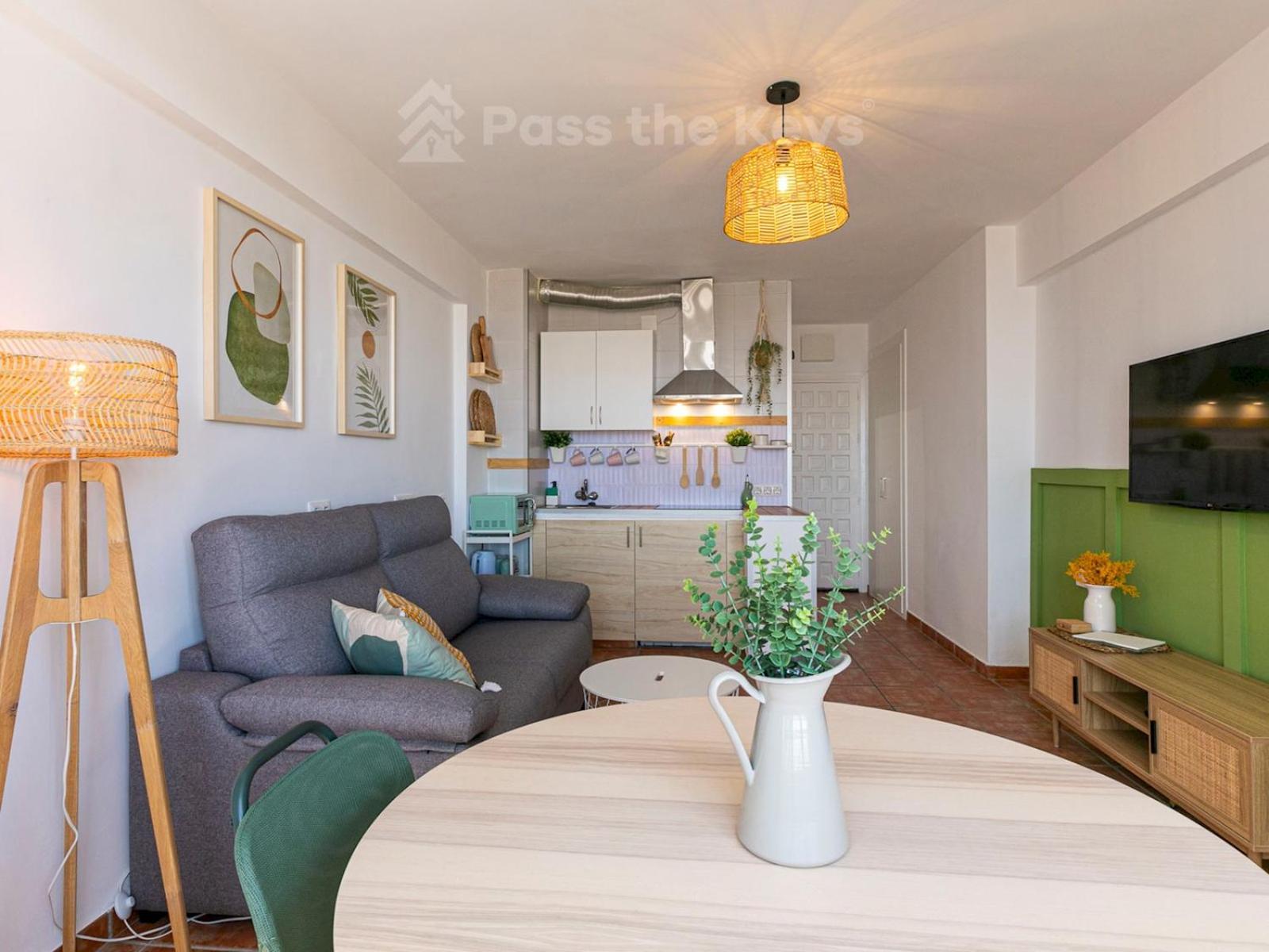 Pass The Keys Cozy In Heart Of Nueva Andalucia Apartamento